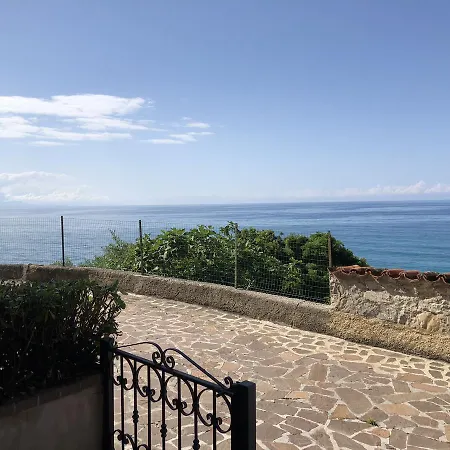 Vacanze Torre Petrosa Holiday home